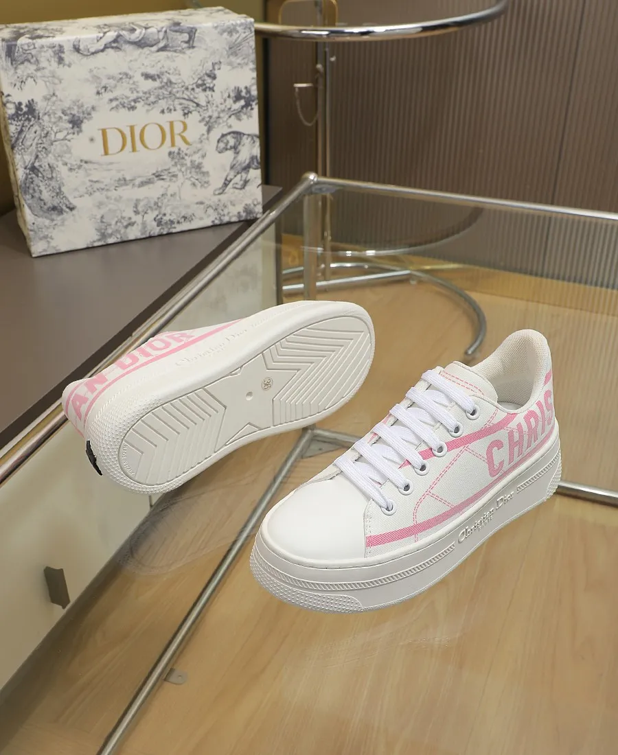 👟👟Ex-factory price 440👟👟 DIOR Dior's new thick-soled sports white shoes, electro-embroidered fabric, embroidered letters, breathable mesh lining, sheepskin for foot pads, lightweight outsole. Size: 35-40 (41 customized)